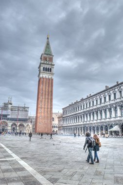 San Marco Meydanı gri bir gökyüzü altında