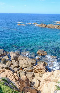 kayalık sahil costa paradiso içinde