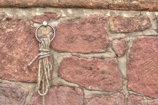 Knot on a brick wall — Stock Photo, Image