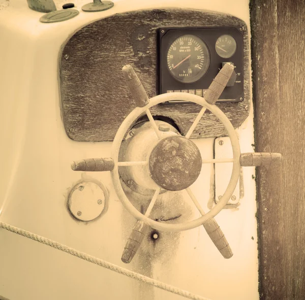 Eski ahşap tekne tekerlek — Stok fotoğraf