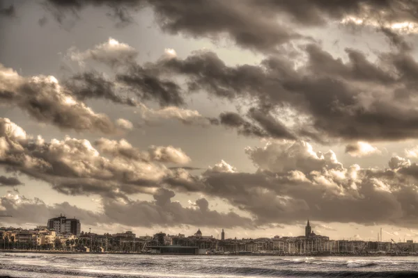 Alghero bajo un cielo nublado — Foto de Stock