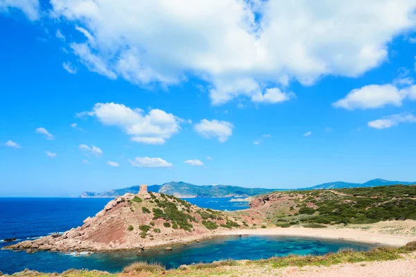 Porticciolo shore under en molnig himmel — Stockfoto