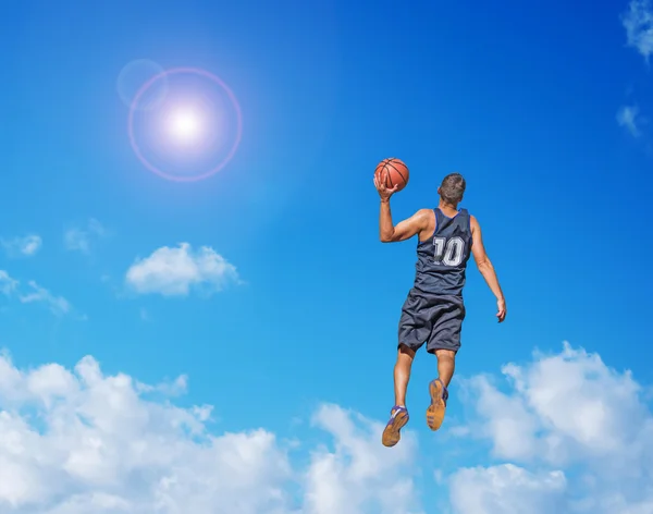 Dunking in the sky — Stock Photo, Image