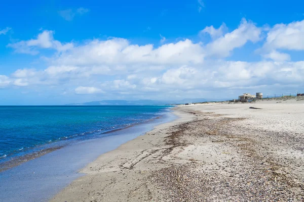 Platamona rivage sous les nuages — Photo