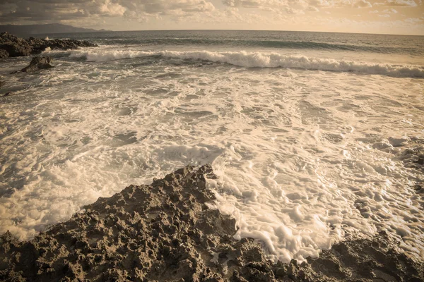 Vintage kayalık sahil — Stok fotoğraf