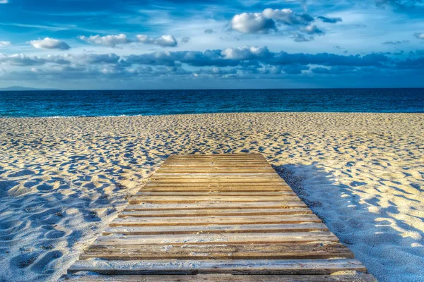 Wooden boardwalk on the sand in hdr — Stock Photo, Image