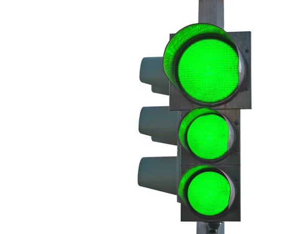 Светофор с тремя зелеными огнями на белом — стоковое фото