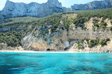 Cala Gonone kıyı şeridi denizden gördüm