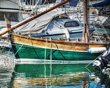 Alghero Harbor HDR ahşap tekne