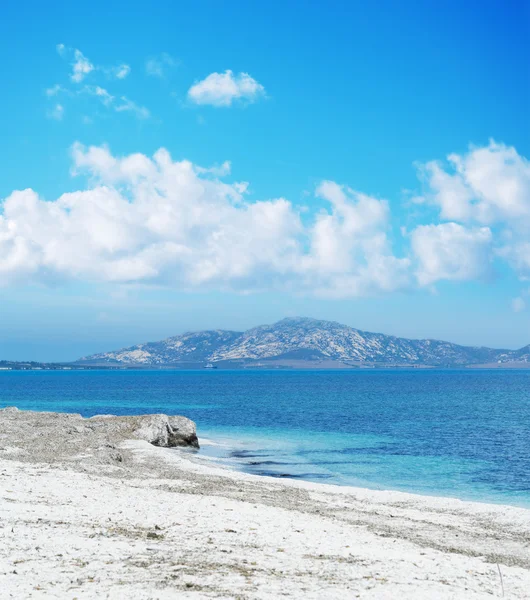 Stintino shoreline under a blue sky with clouds — Stock Photo, Image