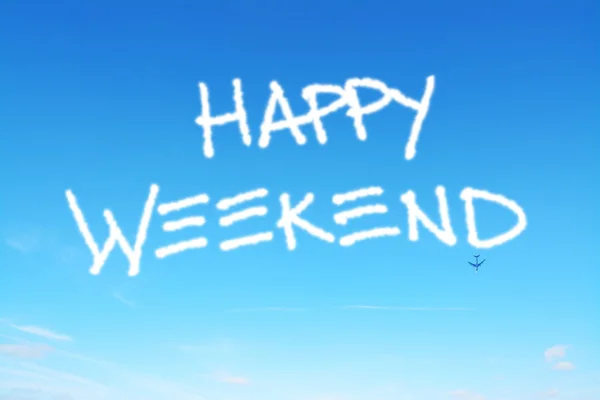 Happy weekend ditulis di langit — Stok Foto