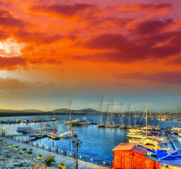 Coucher de soleil dans le port d'Alghero — Photo