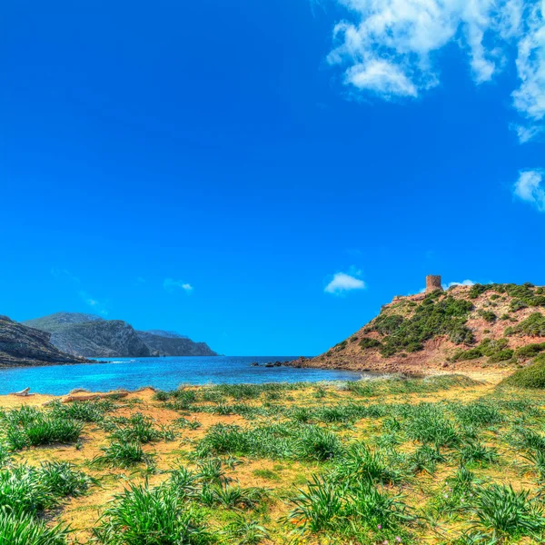 Porticciolo plaj mavi gökyüzü altında. HDR etkisi. — Stok fotoğraf