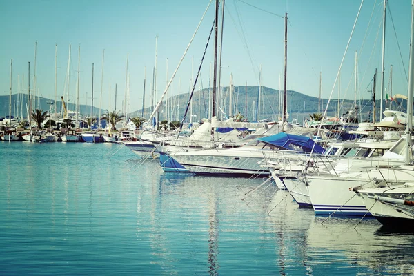 Boats in Alghero harbor on a clear day in vintage tone — Stock Photo, Image