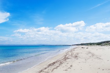 bulutlar fiume santo beach üzerinde