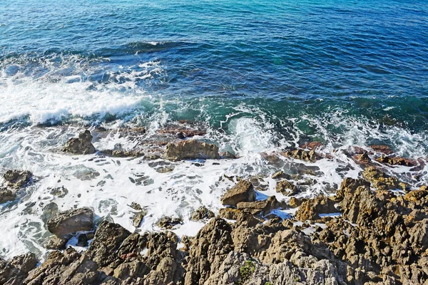 Skalnaté pobřeží v Alghero — Stock fotografie