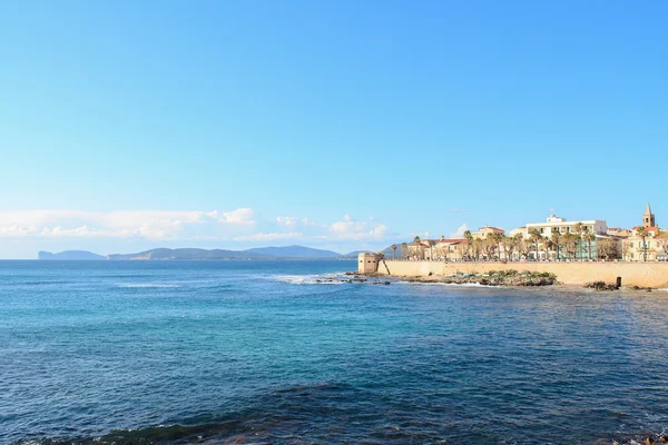 Alghero pobřeží za jasného dne — Stock fotografie