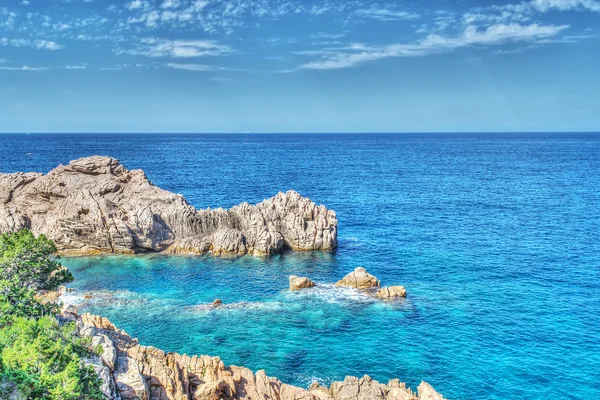 Costa paradiso felsige küste in hdr — Stockfoto