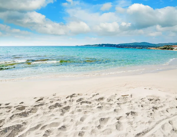 Playa de Le Bombarde bajo las nubes — Foto de Stock