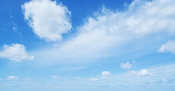 空に浮かぶ美しい雲 — ストック写真