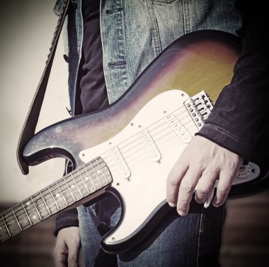 gitar çalan vintage sesi