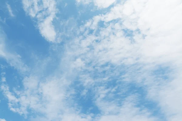 柔らかい、白い雲 — ストック写真