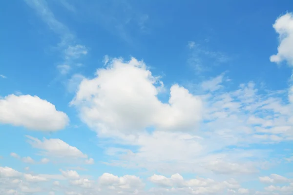 Pluizige wolken Rechtenvrije Stockafbeeldingen