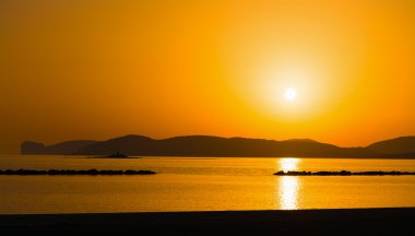 alghero kıyı turuncu günbatımı