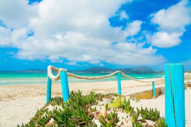 Maria Pia Beach turkuaz direkleri