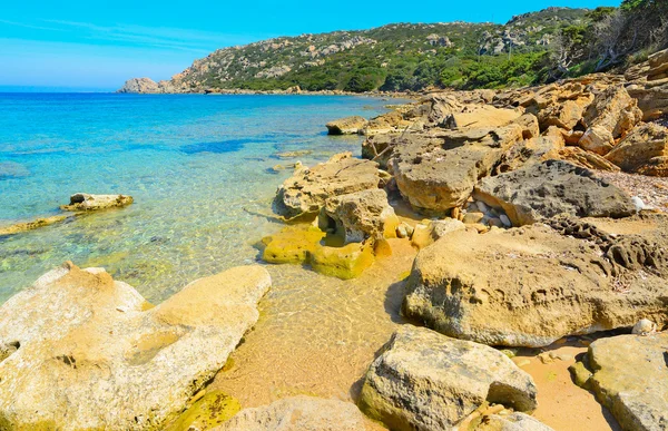 Rocas junto al mar en Capo Testa — Foto de Stock