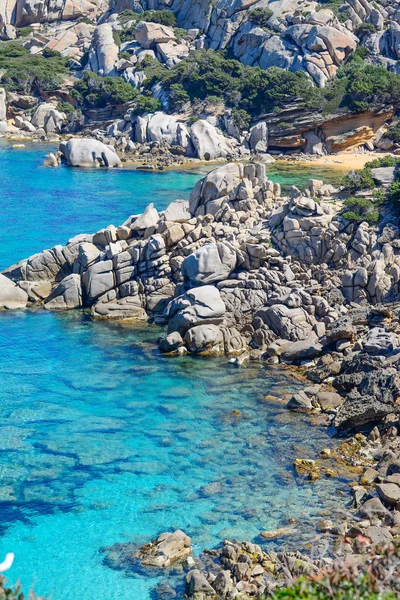 Rochers à Capo Testa par temps clair — Photo