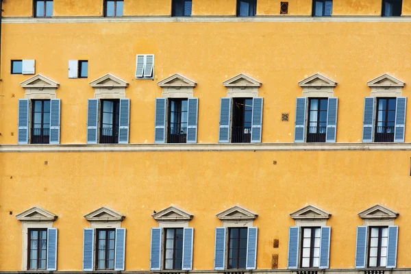 Yellow facade and blue windows — Stock Photo, Image