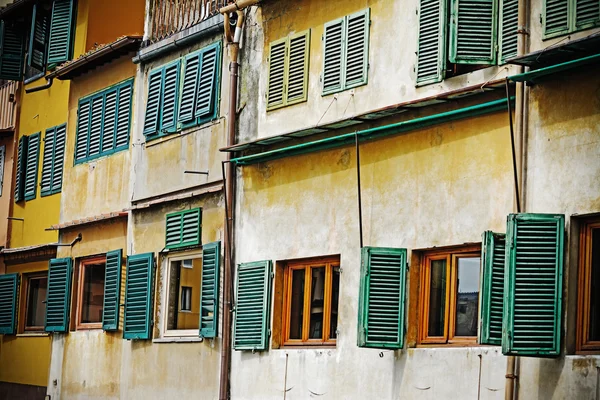 Régi ablakok, a Ponte Vecchio — Stock Fotó