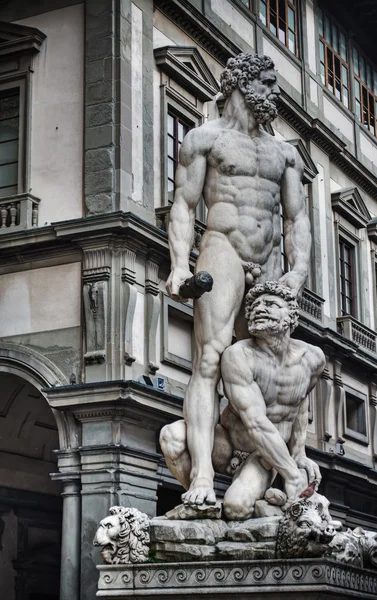 Herkules und Kakusstatue in hdr — Stockfoto