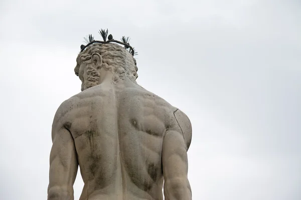 Vista trasera de la estatua de Neptuno —  Fotos de Stock