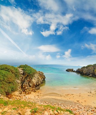 Alghero kıyı küçük koyda