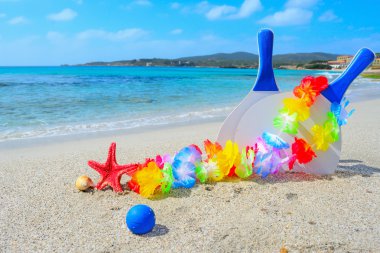 plaj raketleri kum üzerinde