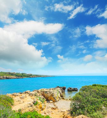 Alghero kıyı üzerinde bulutlar