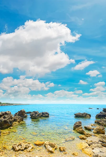 Rocks and pebbles in Alghero shoreline — Stock Photo, Image