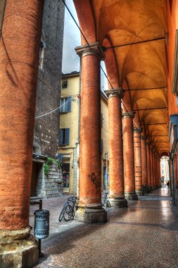 Bologna turuncu sütunlar
