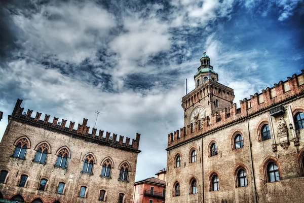Palazzo Accursio e Palazzo dei notai em Bolonha no hdr — Fotografia de Stock