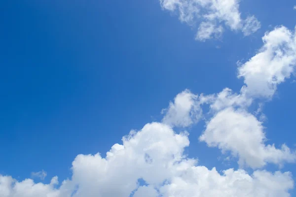 Céu com nuvens suaves — Fotografia de Stock