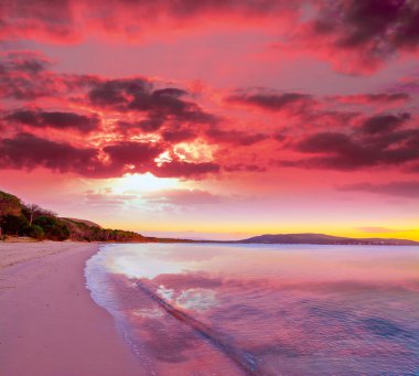 Mugoni Beach pembe günbatımı
