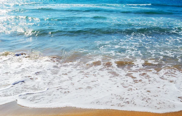 White water door de kust in Sardinië — Stockfoto