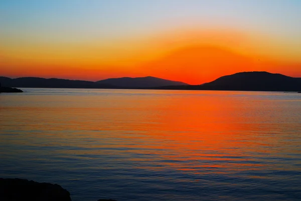 Oranje zonsondergang in Alghero op een heldere dag, — Stockfoto