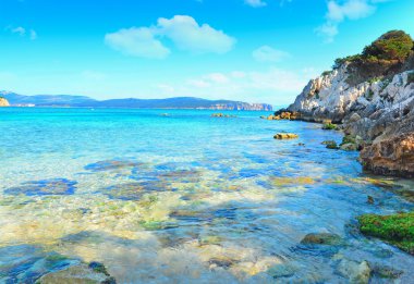 Cala Dragunara üzerinde bulutlu gökyüzü