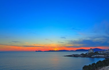 Alghero shore üzerinden renkli günbatımı