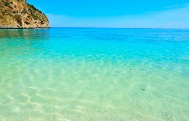 Cala Biriola bir açık yaz gününde