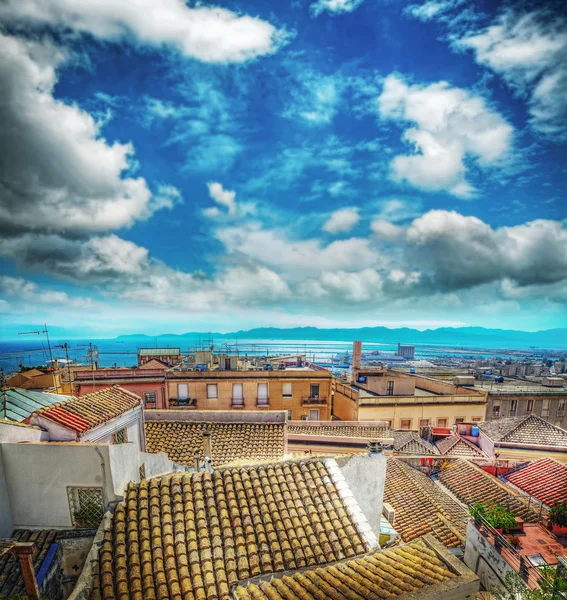 Cagliari deniz eski çatılar — Stok fotoğraf