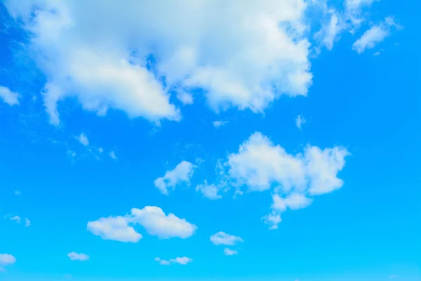 Nubes suaves y cielo blanco — Foto de Stock